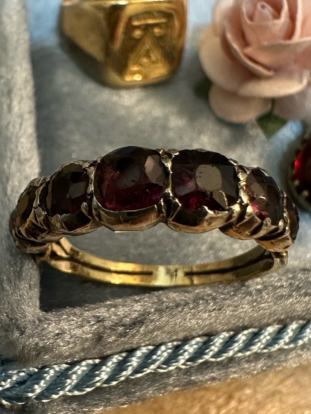 Antique Georgian 9ct Gold Garnet 7-Stone Ring Band Size 7.75 - Picture 7 of 16
